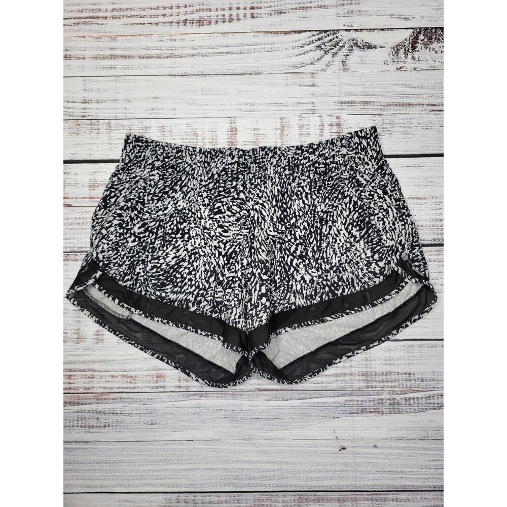 Athleta Mesh Racer Run Shorts 4" Black and White Size Large